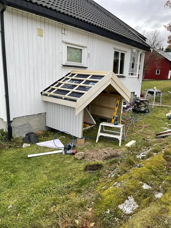 Tilbygg over kjeller i Son